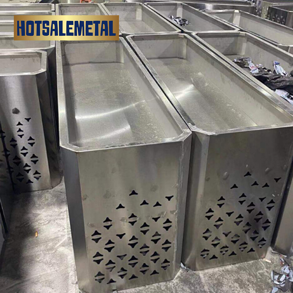Waterproof and drainable metal flower box